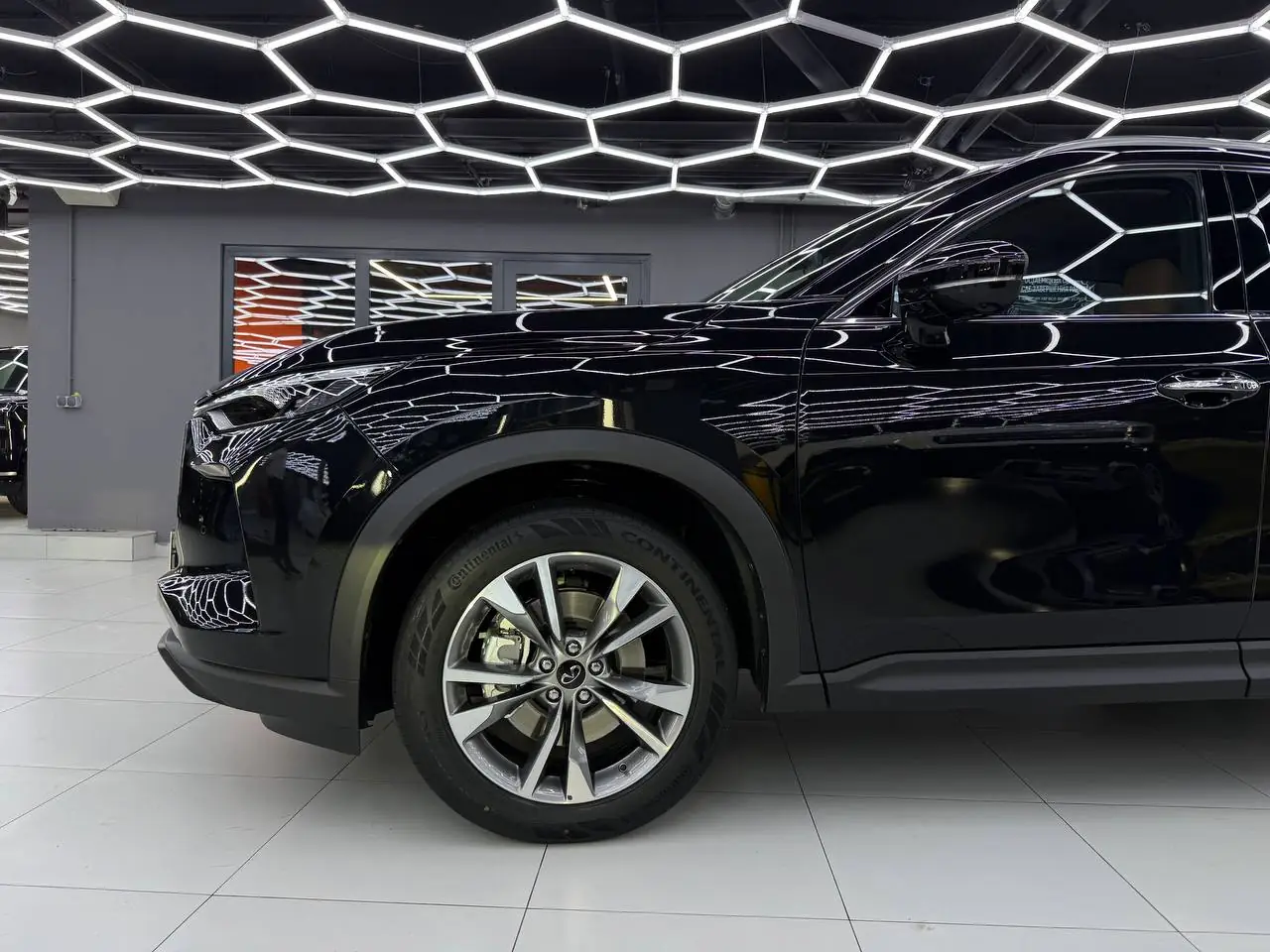 Полировка, керамика и окрас элементов Infiniti QX60: блеск кузова и темные акценты
